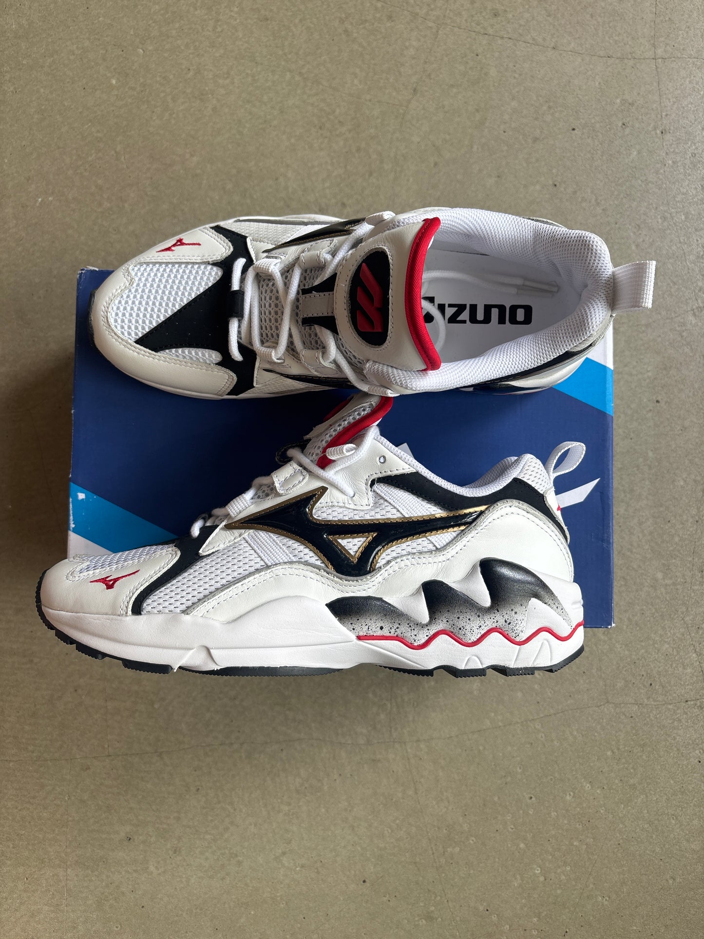 Mizuno Wave Rider 1 White Black Red 43