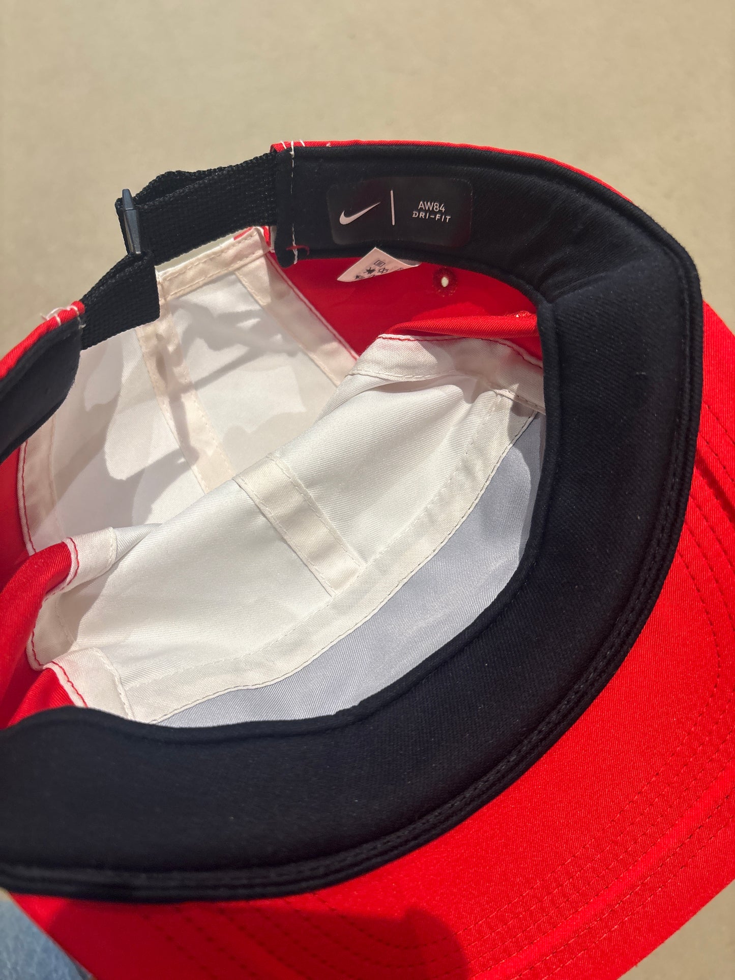 Nike Arobill AW84 Cap Air Max Red