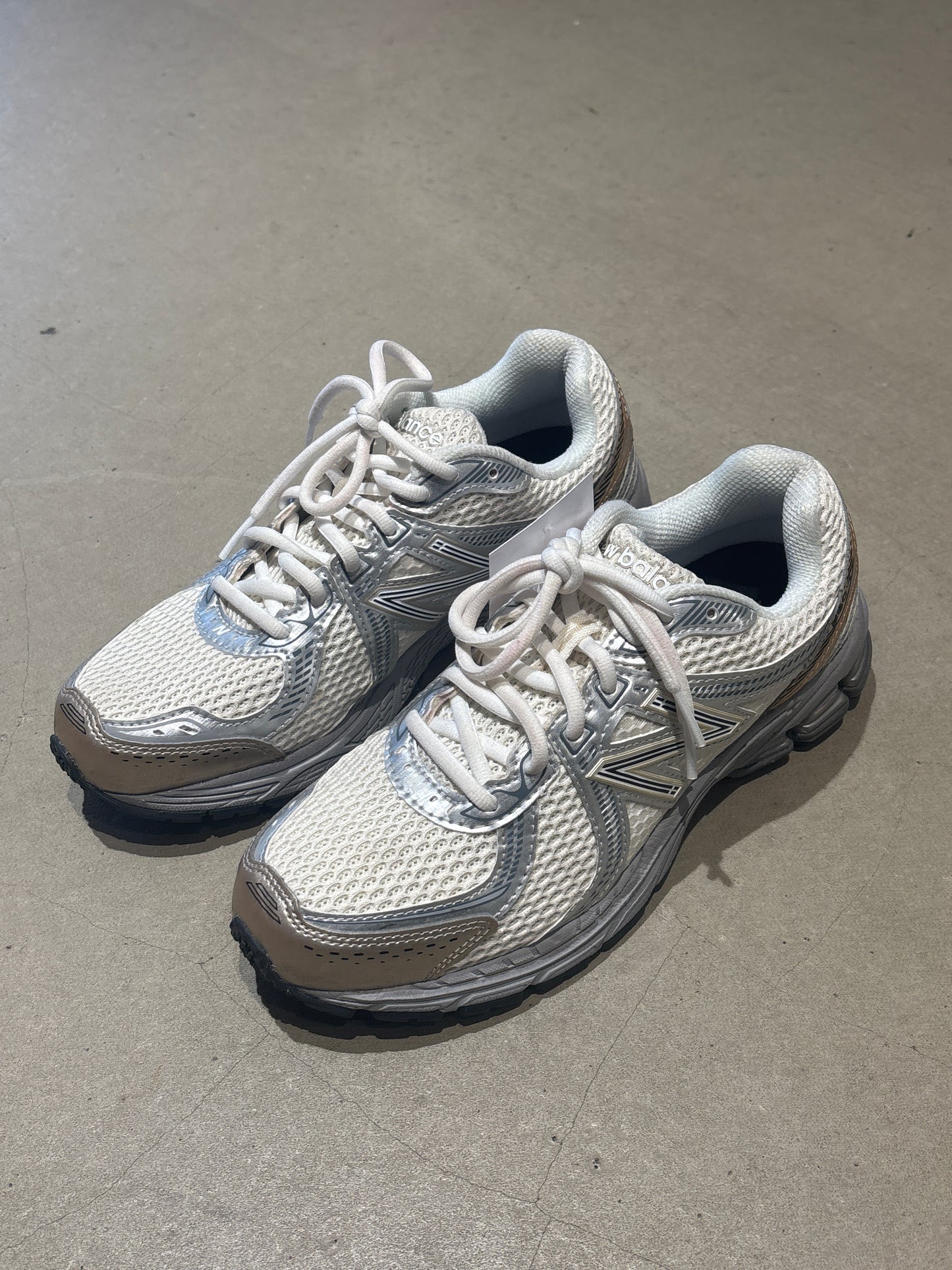 New Balance 860v2 Sea Salt Gold Metallic 38.5
