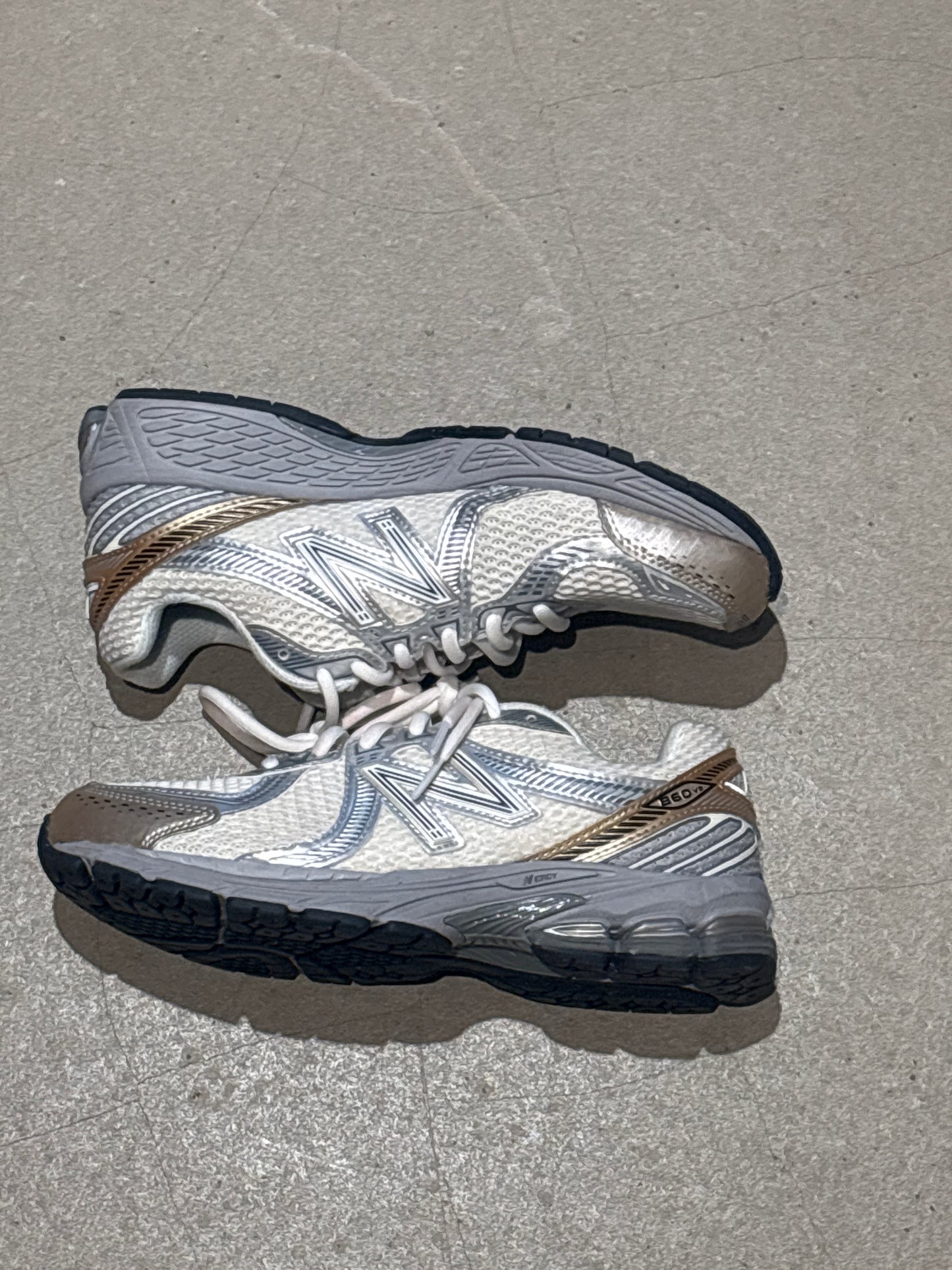 New Balance 860v2 Sea Salt Gold Metallic 38.5