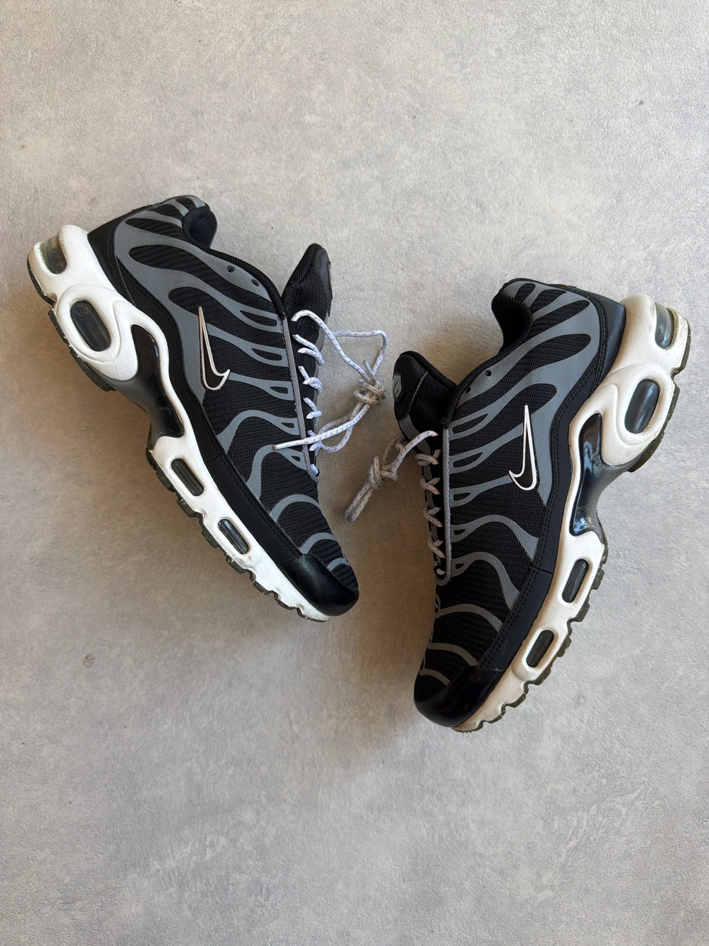 Nike Air Max Plus Black Metallic Size 42 Actief