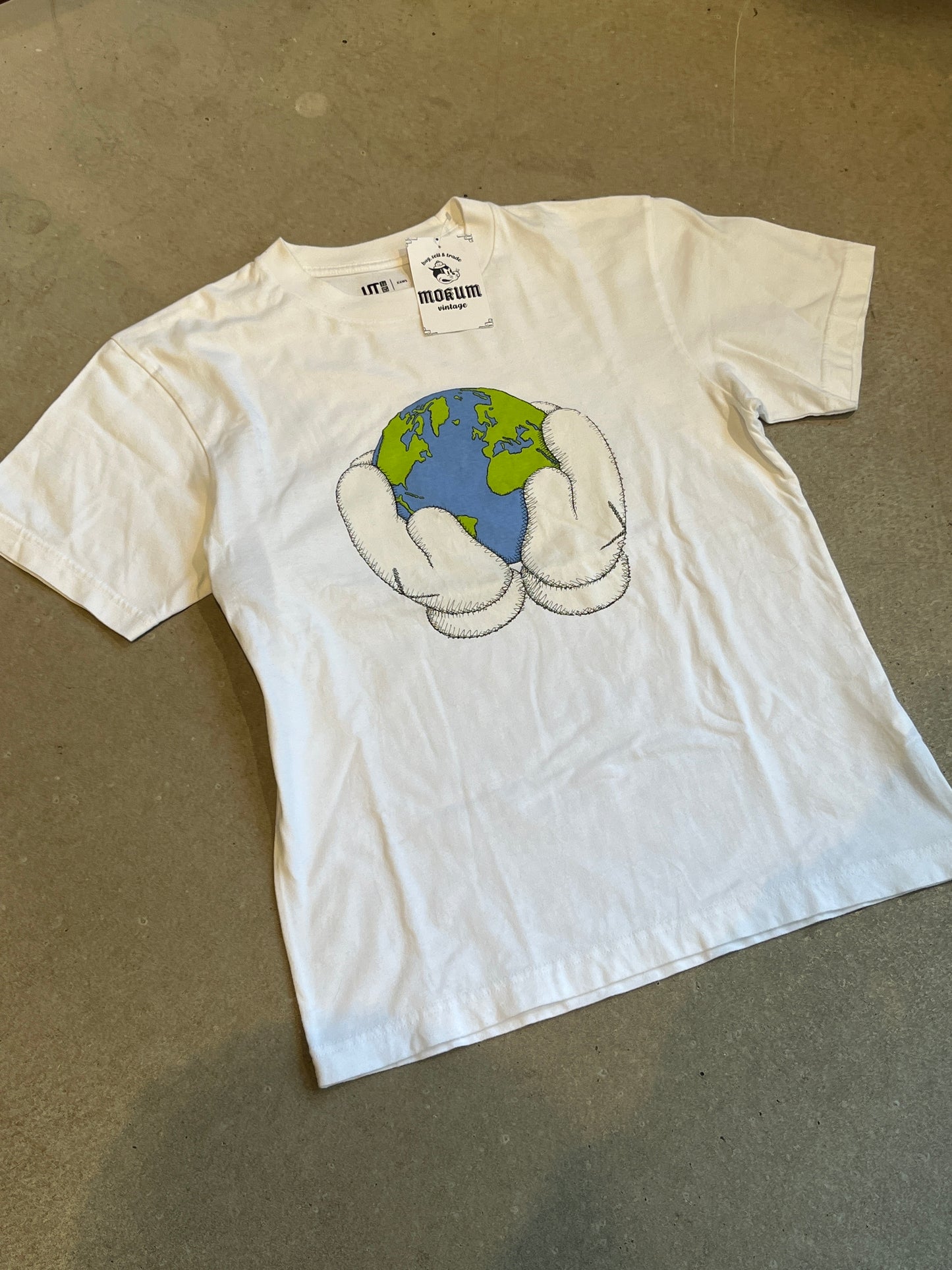 UniQlo x Kaws Earth Tee White XS
