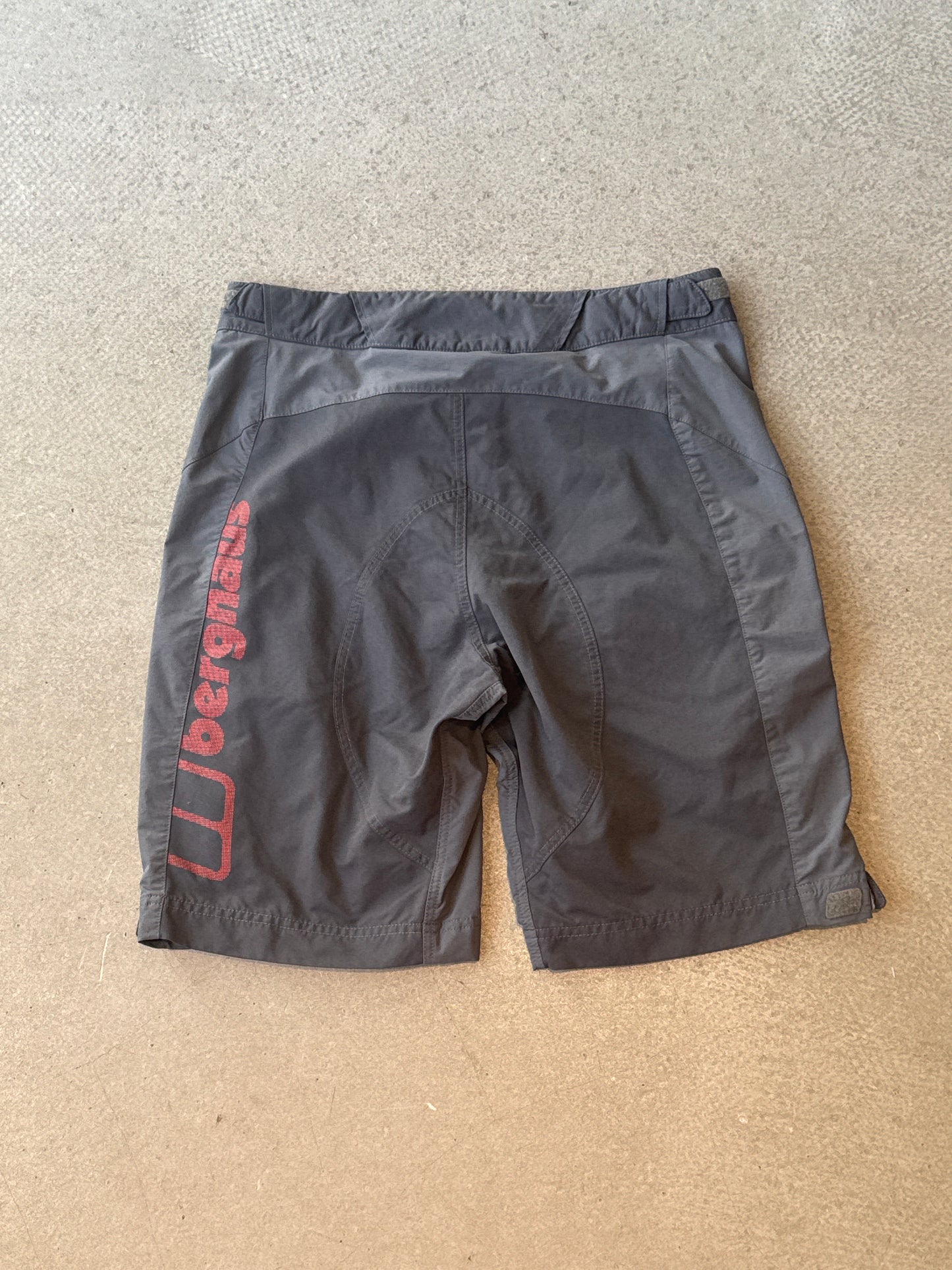 Bergnaus Shorts Grey L