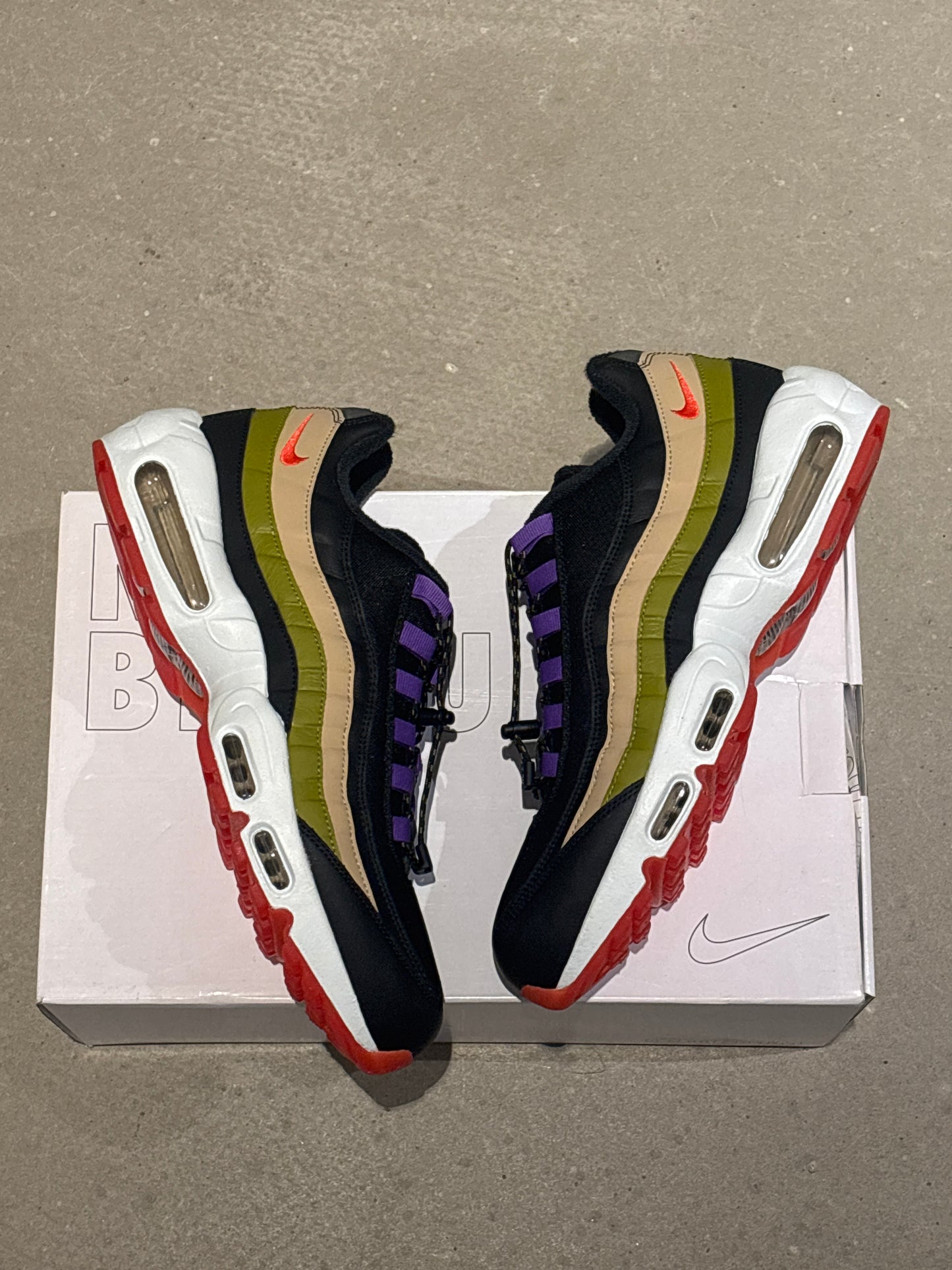Nike Air Max 95 'International Girl Crew' size 44.5
