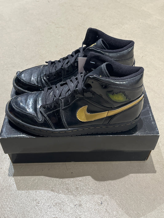 Jordan 1 Retro Black Metallic Gold 44.5