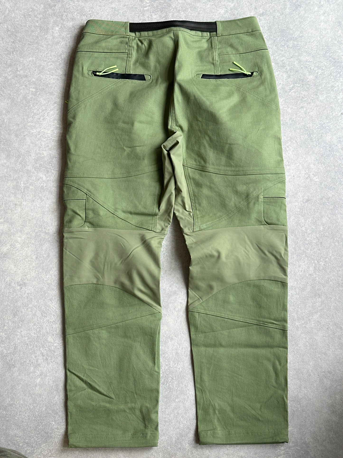 Nike  Ispa Pants 2.0  Green Size Medium