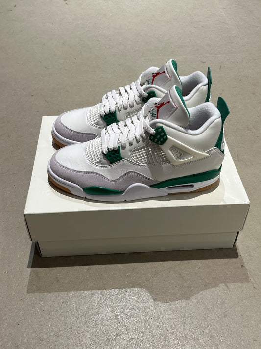 Jordan 4 Retro SB Pine Green 43