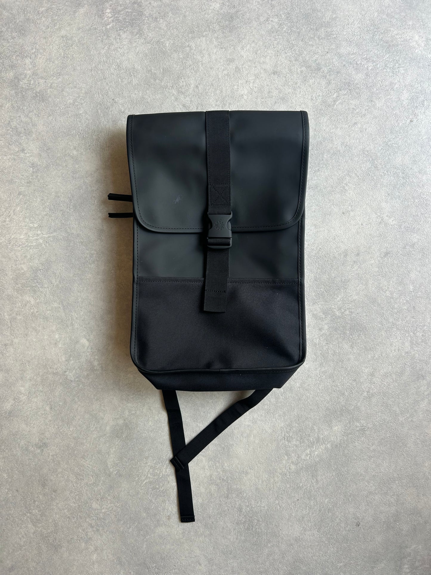 Rains Trail Rugzak Black