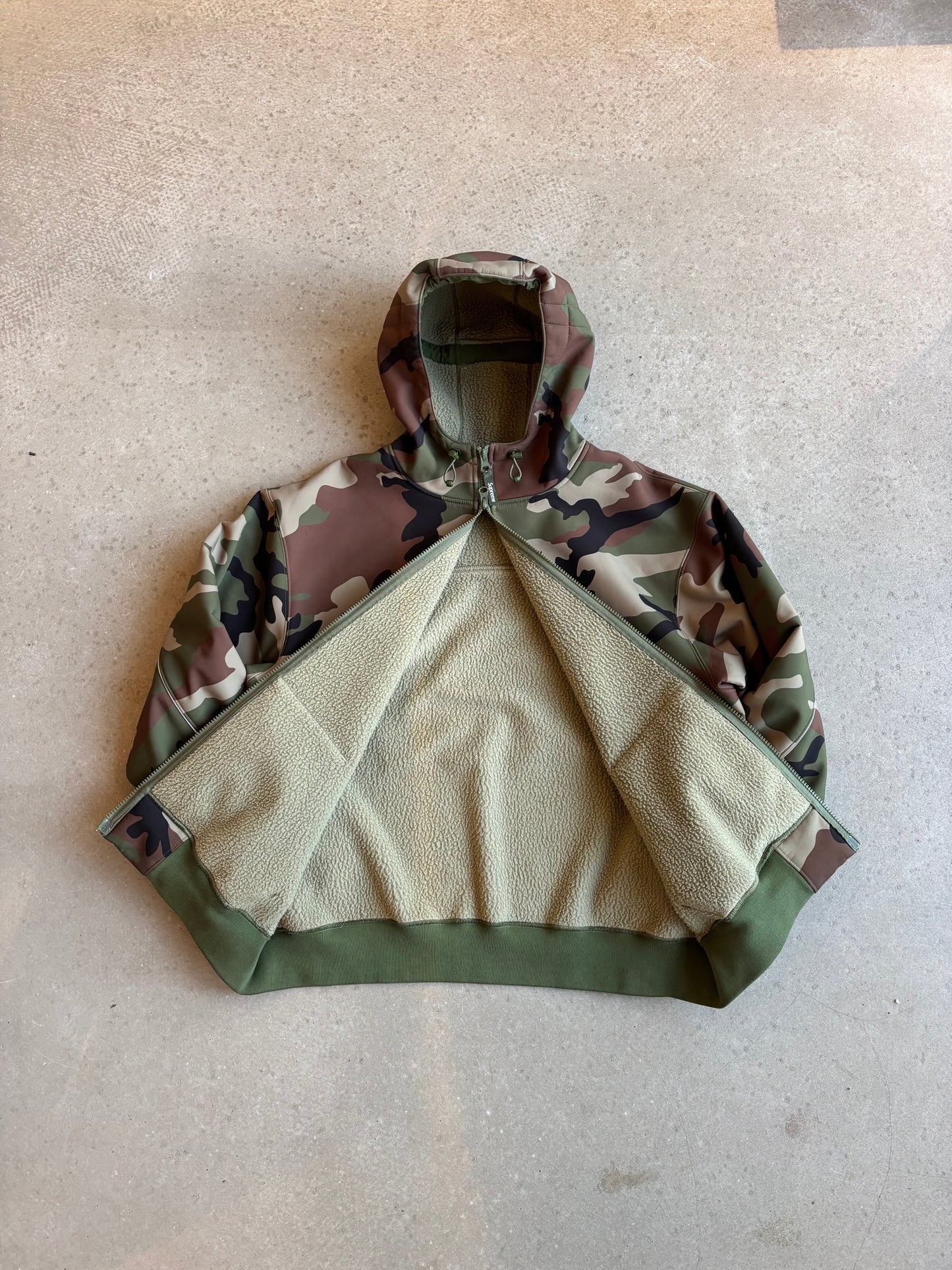 Supreme FW23 Gore-tex Windstopper Camo Medium