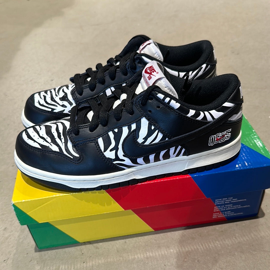 Nike SB Dunk Low Quartersnacks Zebra 42.5