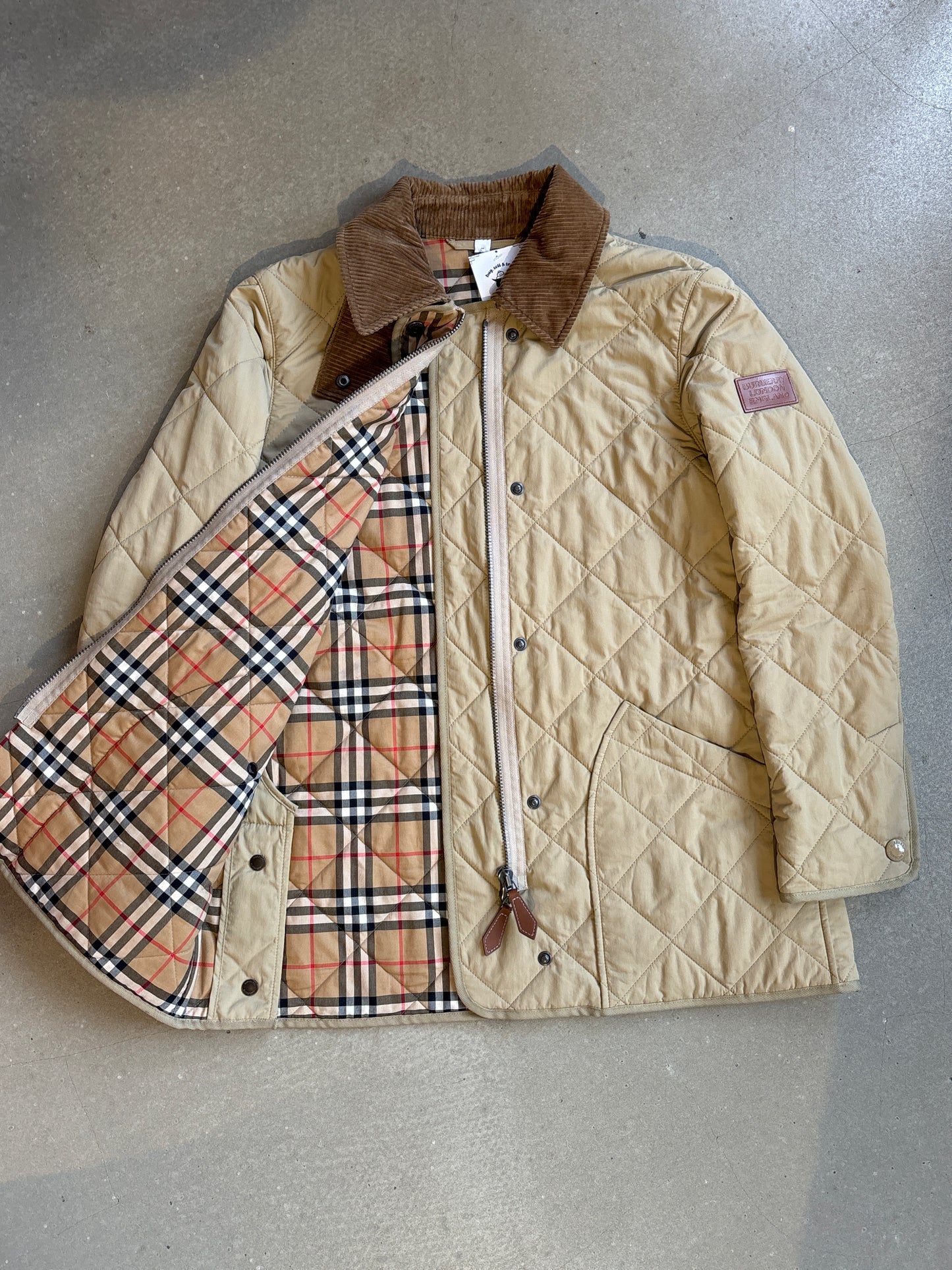 Burberry Diamond Quilted Thermoregulated Barn Jacket Beige M