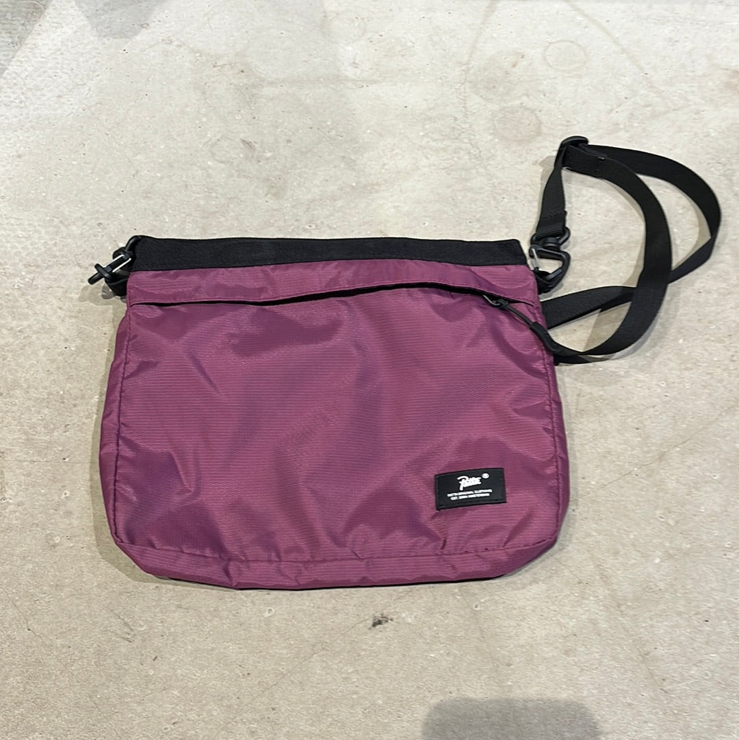 Patta side outlet bag