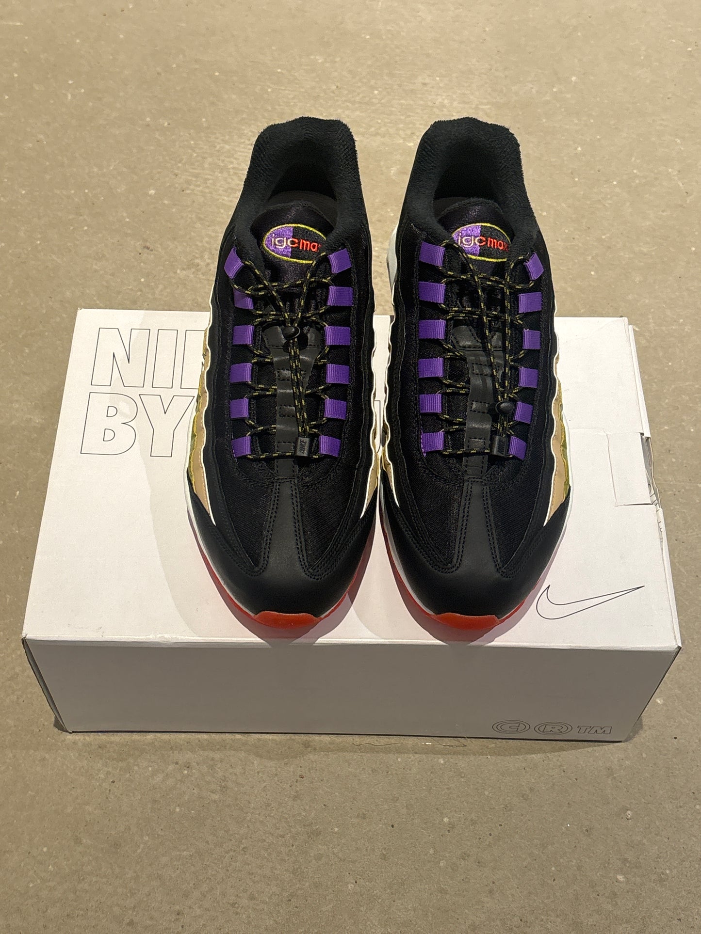 Nike Air Max 95 'International Girl Crew' size 44.5