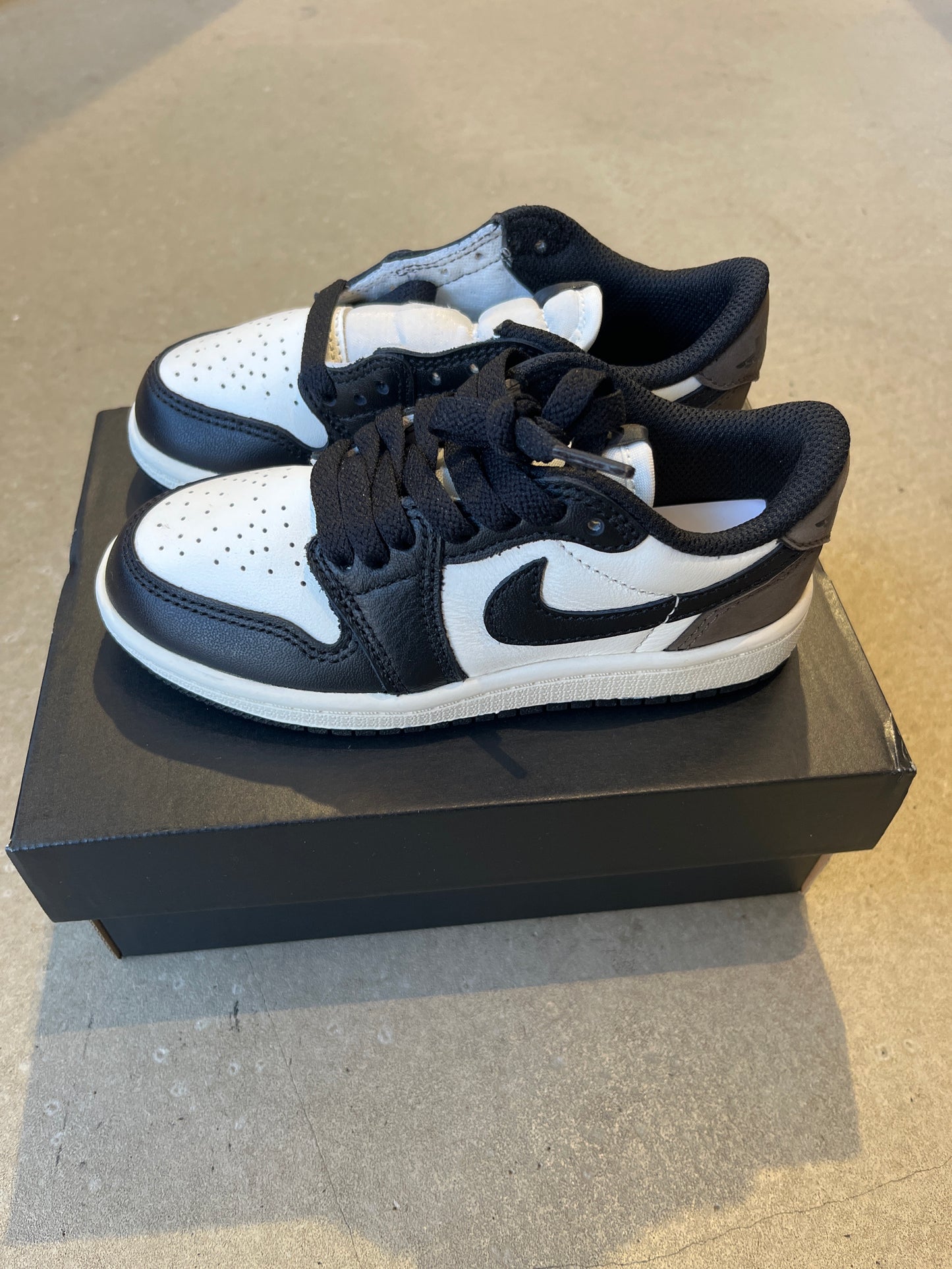 Jordan 1 Retro Low OG Mocha Kids EU 28