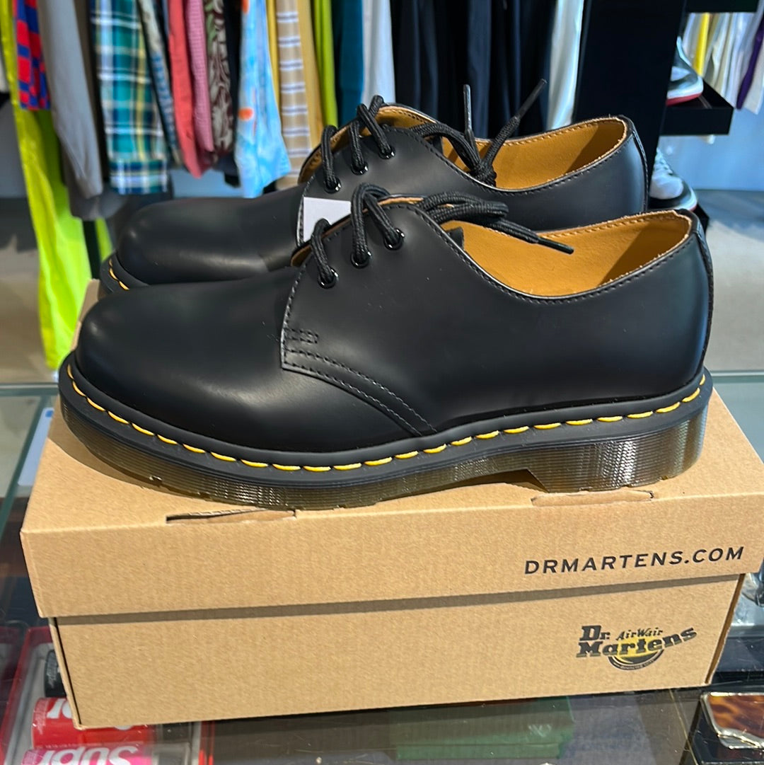 Dr. Martens  3 Eye Shoe Old Oxblood Black
