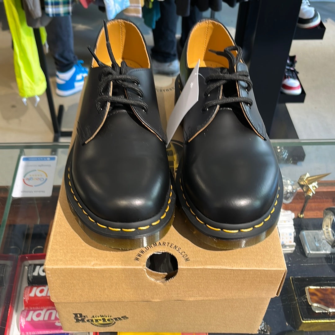 Dr. Martens  3 Eye Shoe Old Oxblood Black