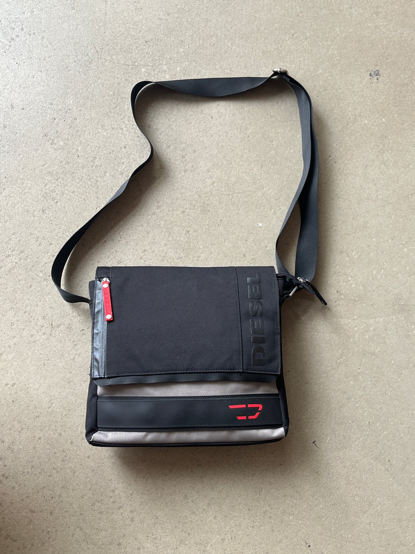 Diesel Spellout Slingbag Black