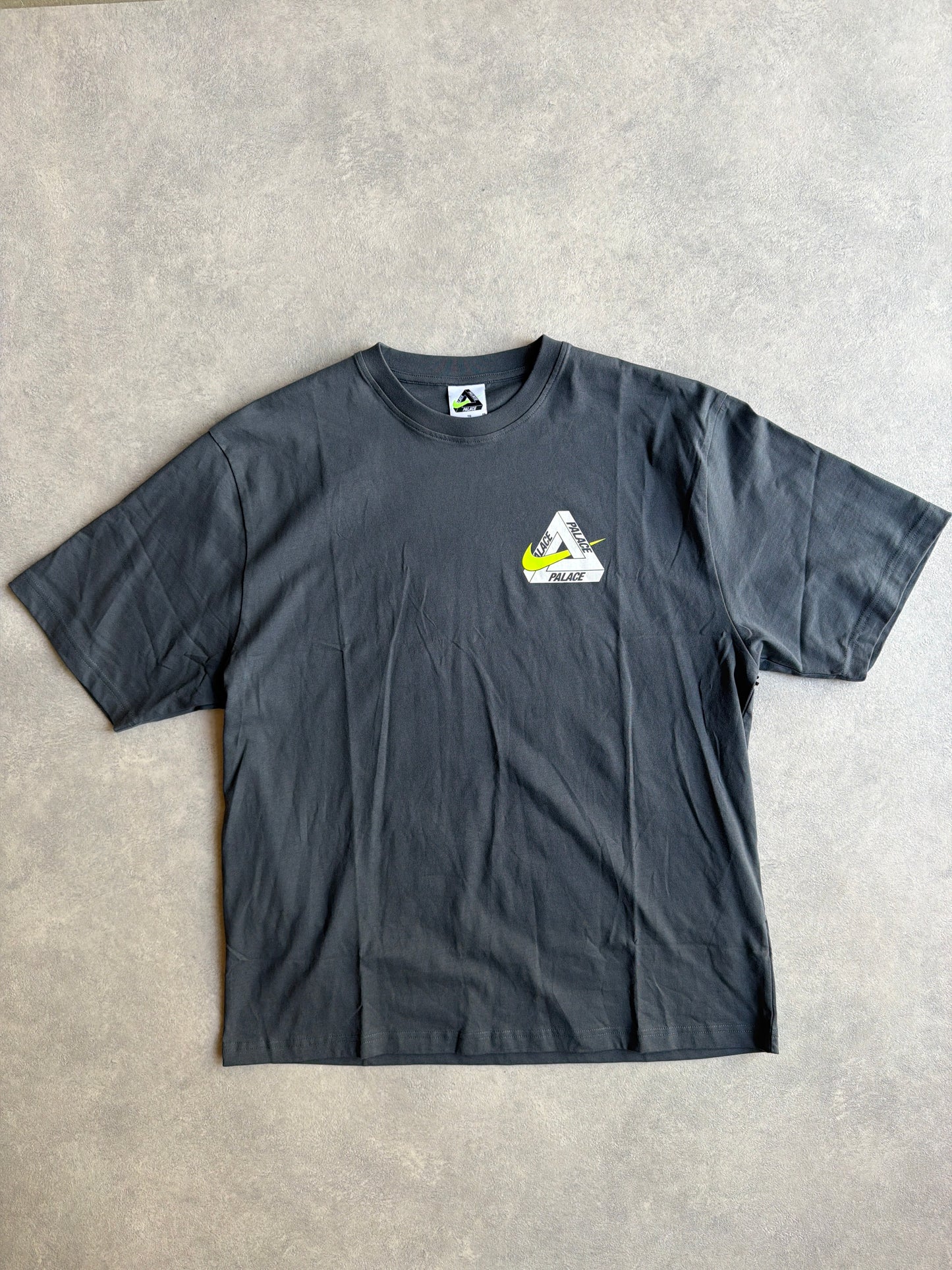 Palace  Nike TRI Swoosh T-shirt Charcoal