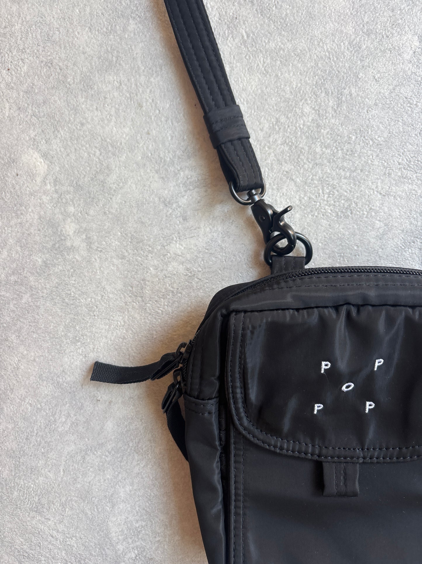 Pop Trading Company Side Paspoort Buidel Zwart