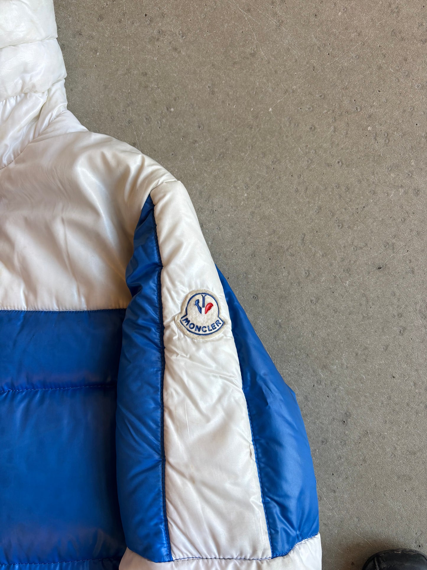Moncler Pufrer Jacket Blue White M