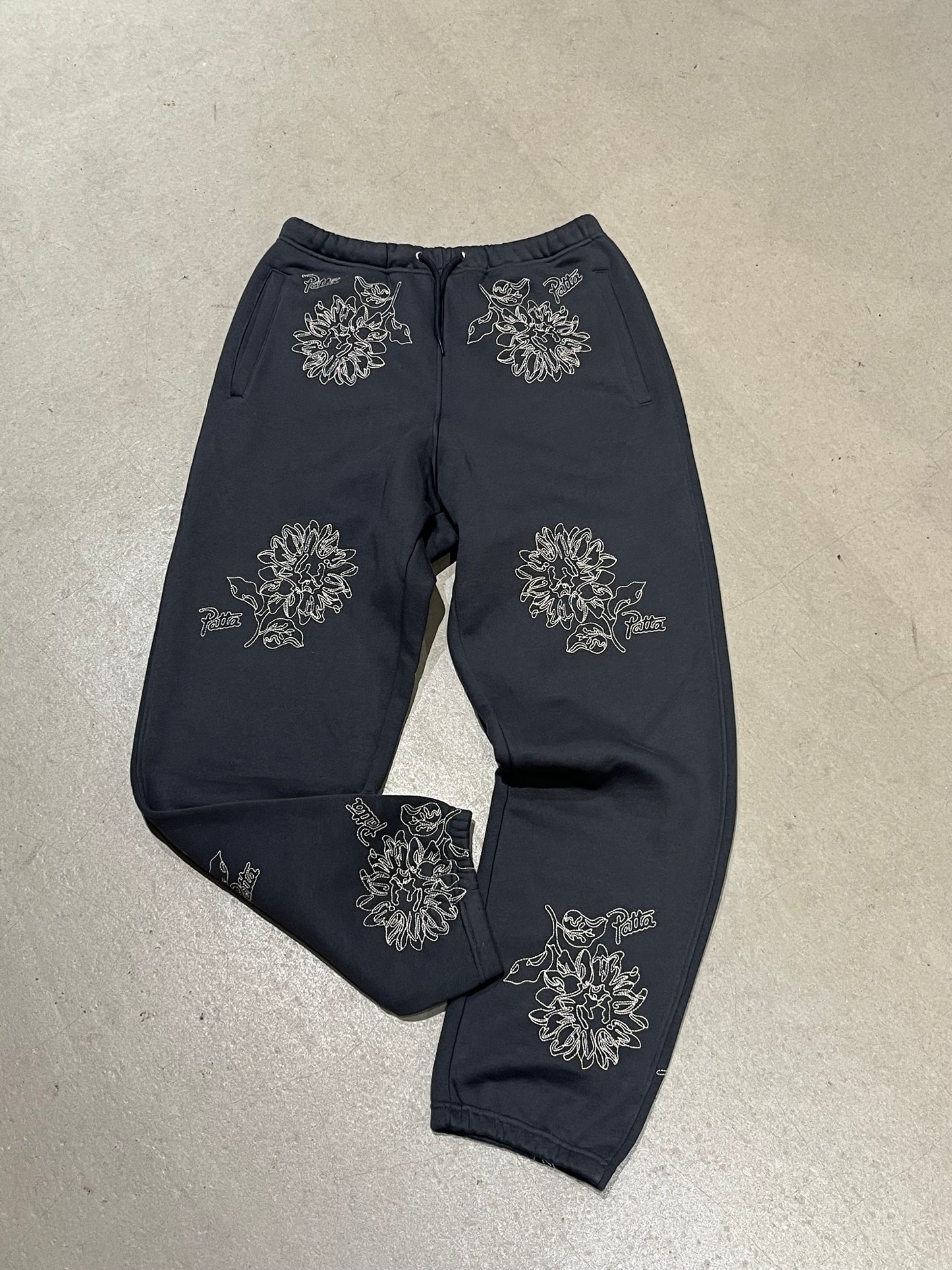 Patta Sunflower Embroidery Jogger Grey M