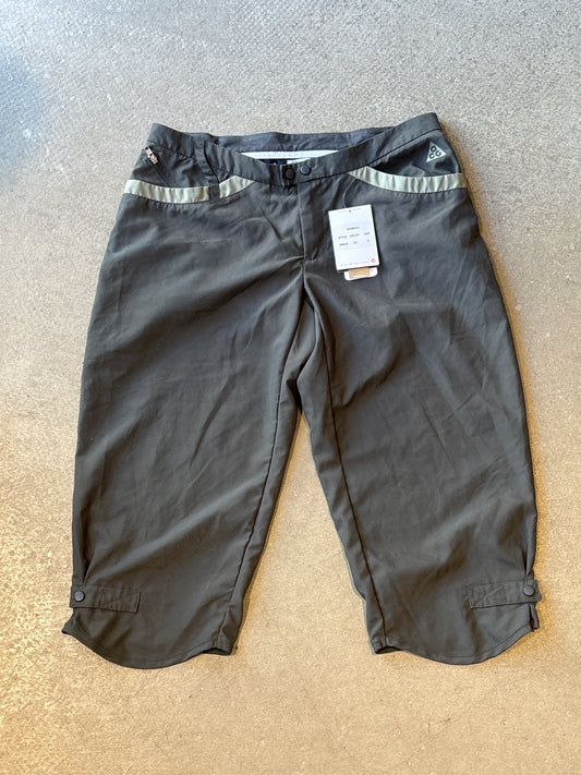 Nike ACG Shorts Women's Green 38
