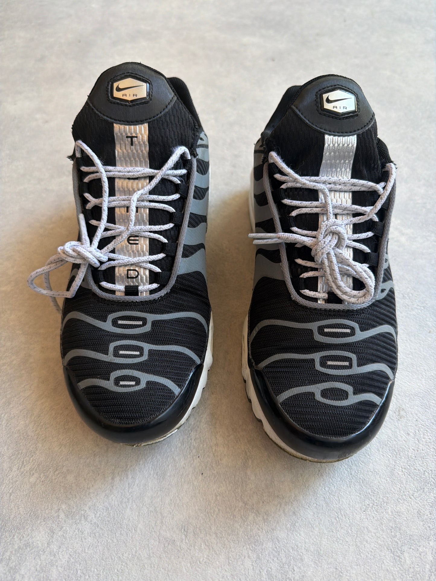 Nike Air Max Plus Black Metallic Size 42 Actief