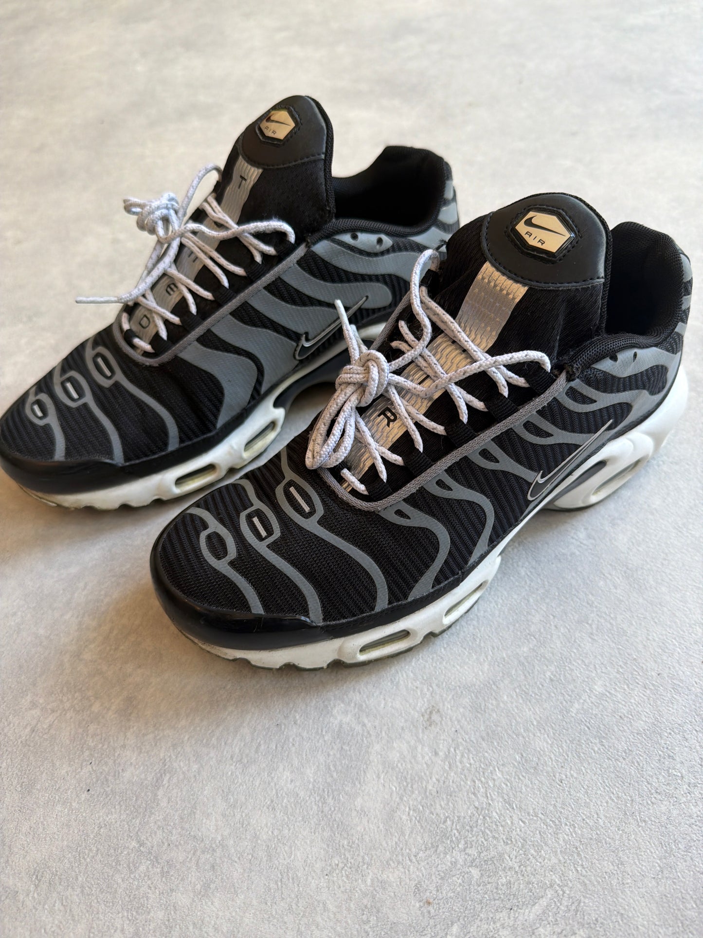 Nike Air Max Plus Black Metallic Size 42 Actief