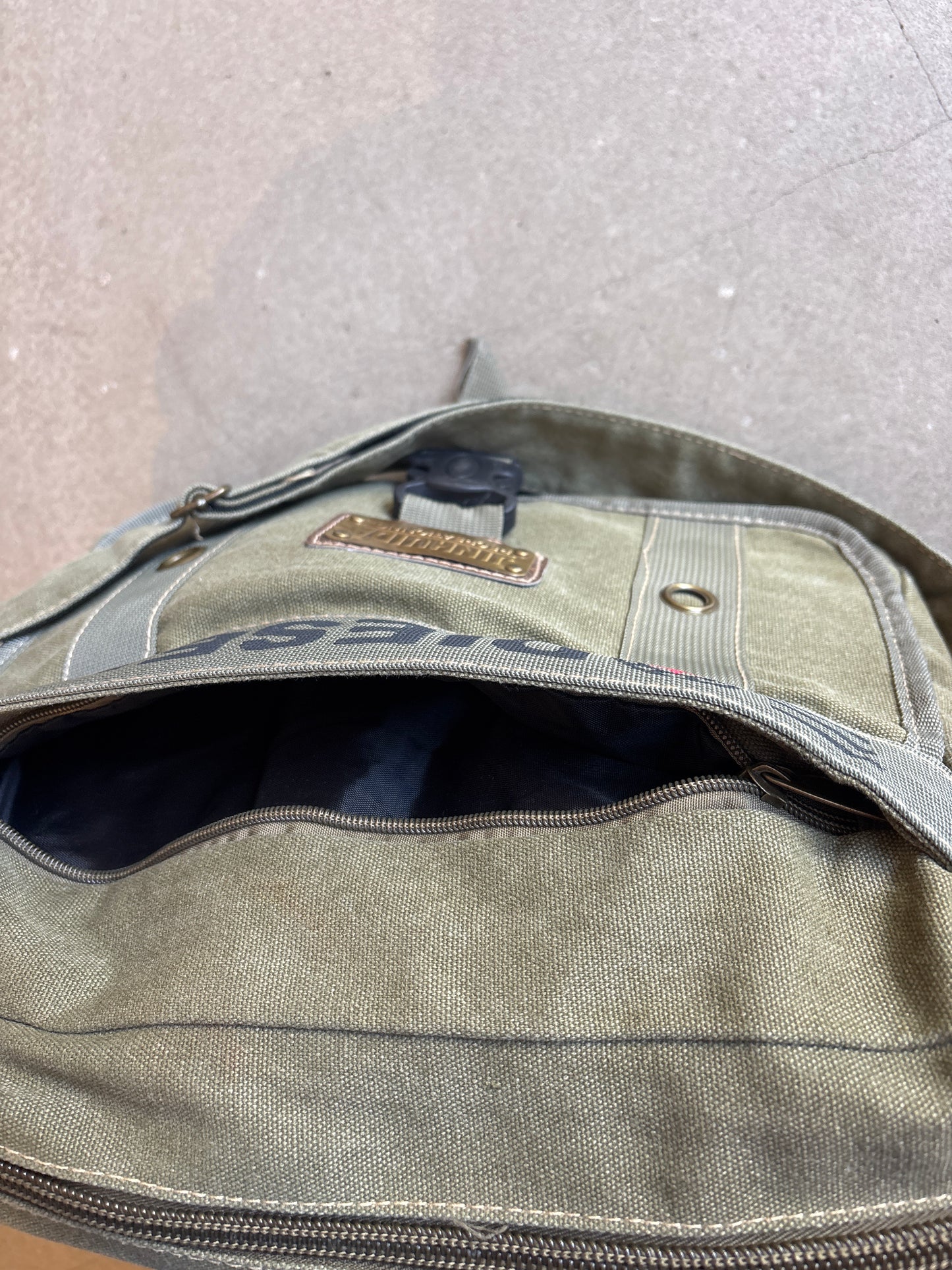 Diesel Jinhuda Green Army Bag Jinhuda