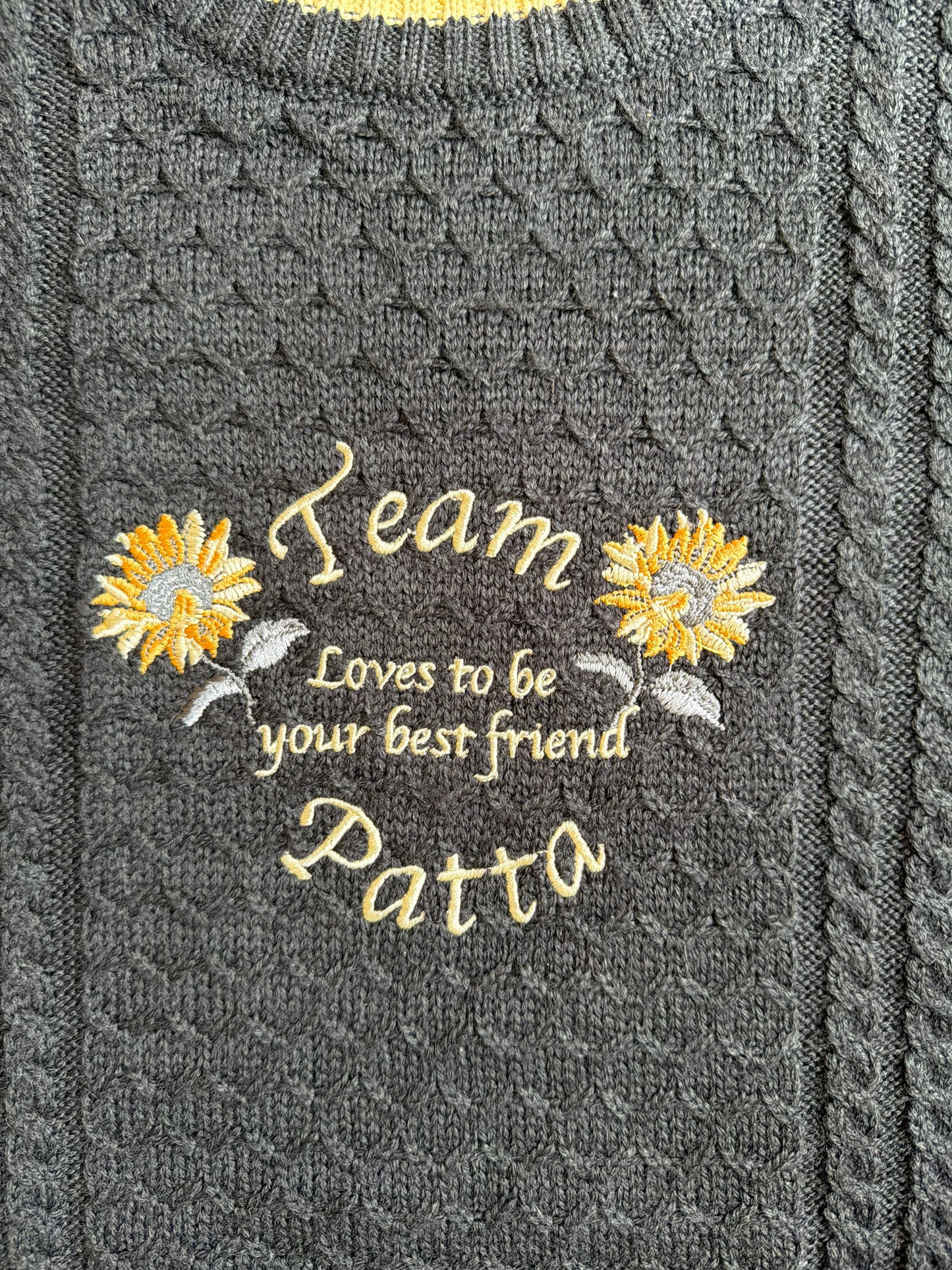 Patta Knitted Crewneck 'Team Patta Loves to be yout best friend' Medium