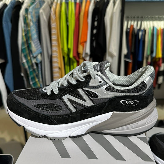 New Balance W990BK6