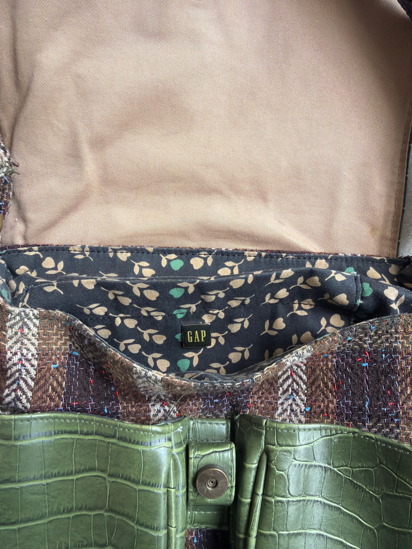 Gap Multi Pockets Shoulder Bag