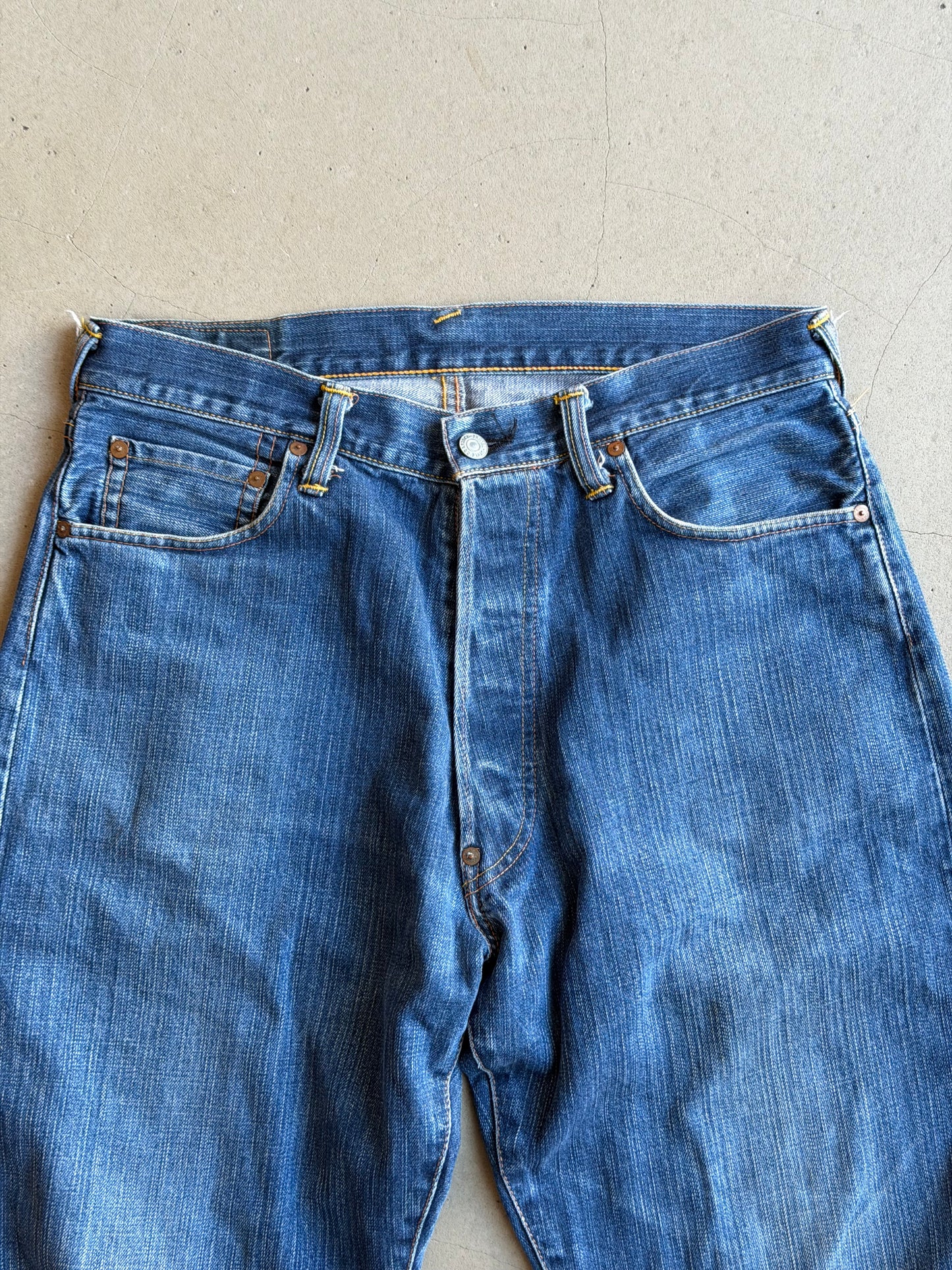 Evisu Jeans Yellow paint Size 34 x 35