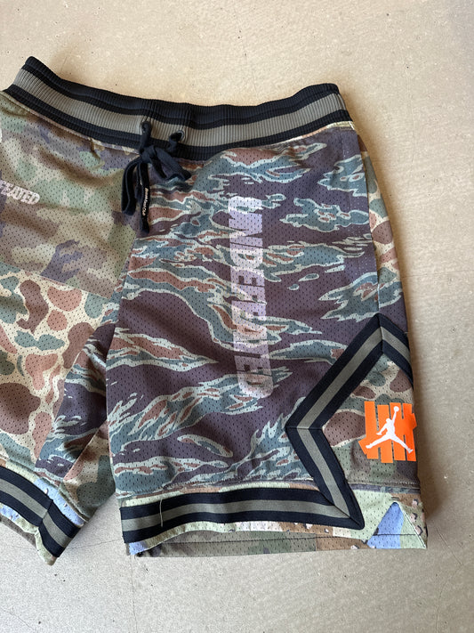 Jordan x UNDEFEATED Basketball Shorts S