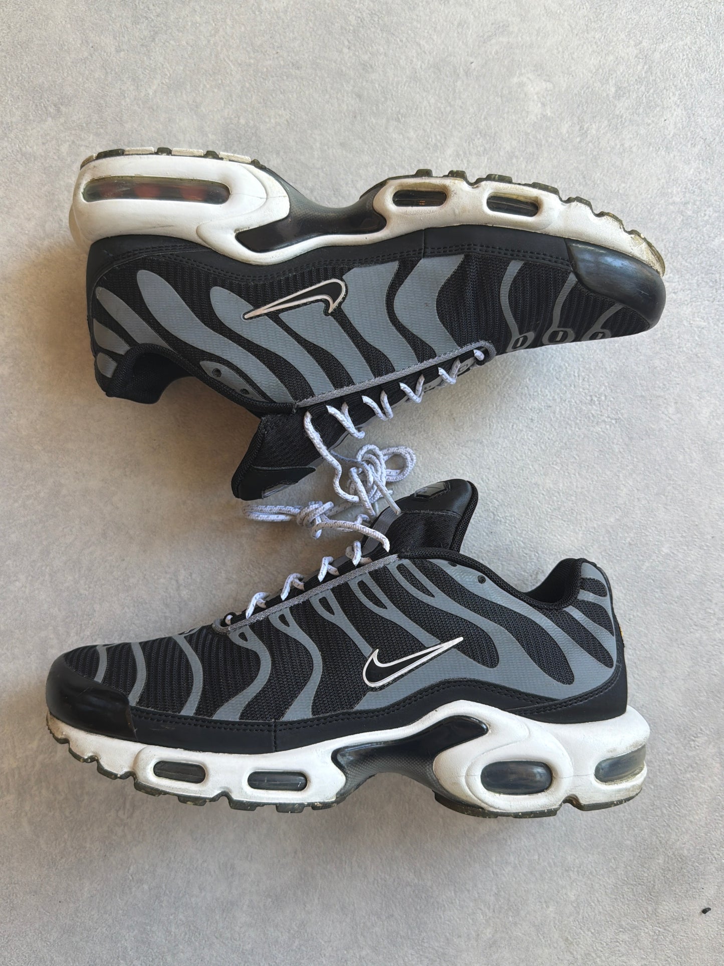 Nike Air Max Plus Black Metallic Size 42 Actief