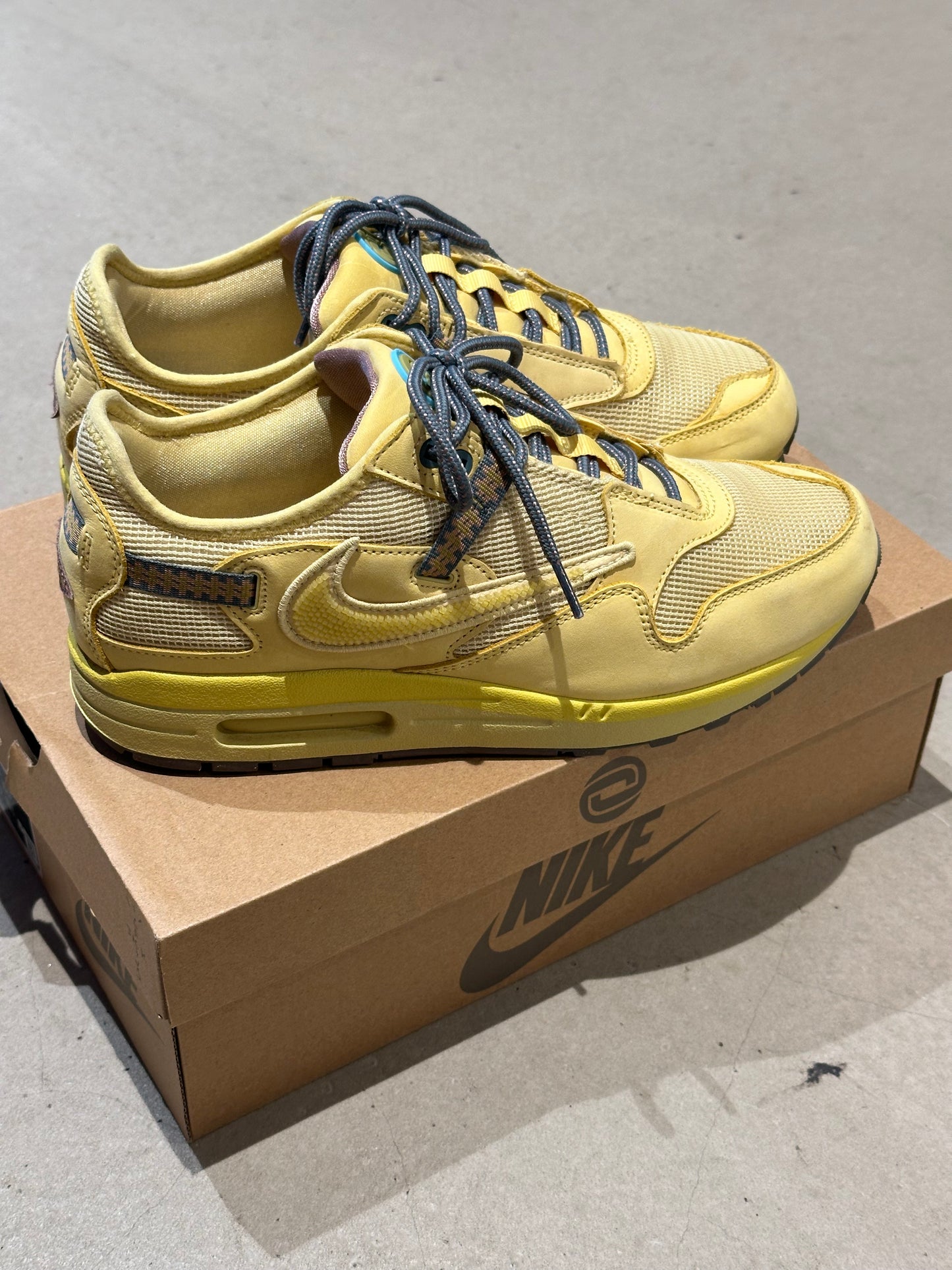 Nike Air Max 1 Travis Scott Cactus Jack Saturn Gold EU 43