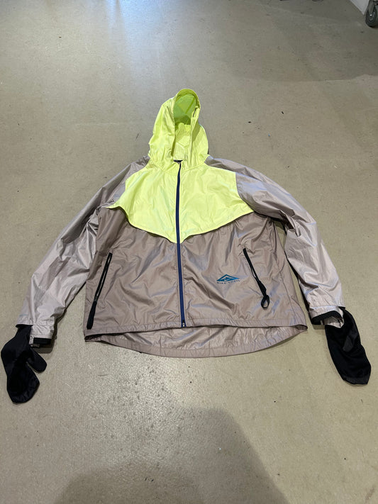 Nike ACG Winderunner Size XL