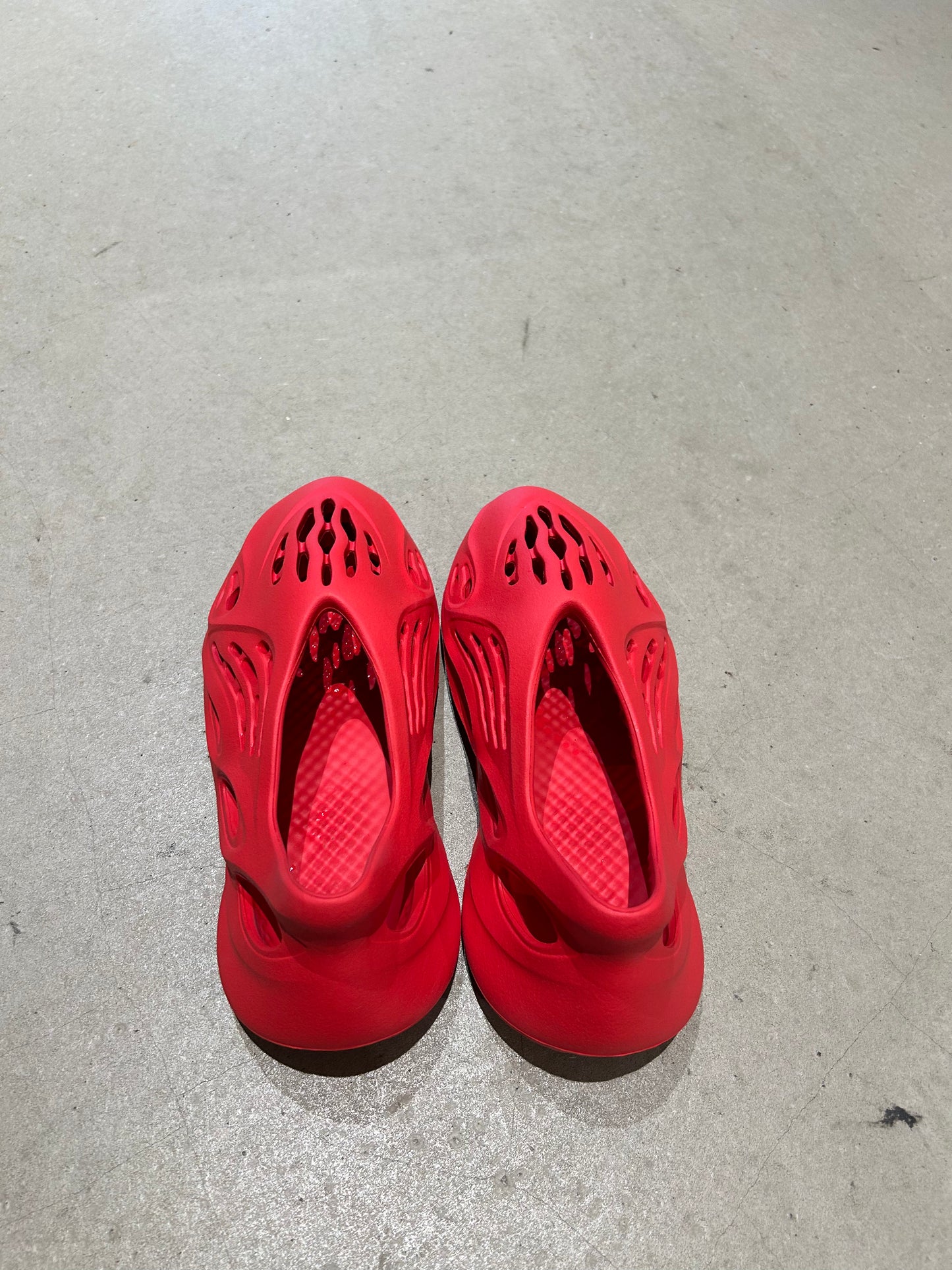 adidas Yeezy Foam RNNR Vermillion Red 42 2/3