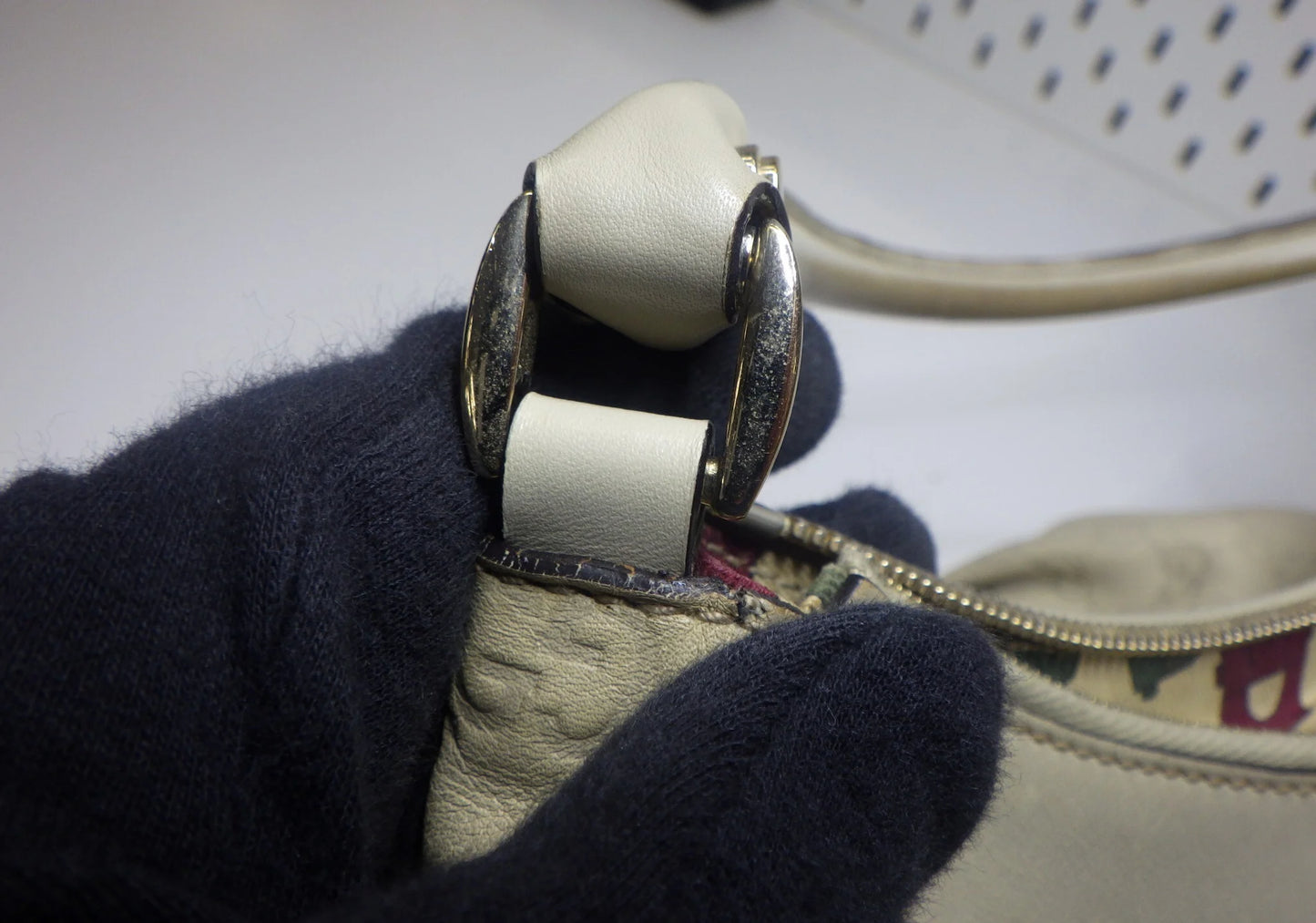 Gucci leather Abbey Line Shoulder Bag White/beige