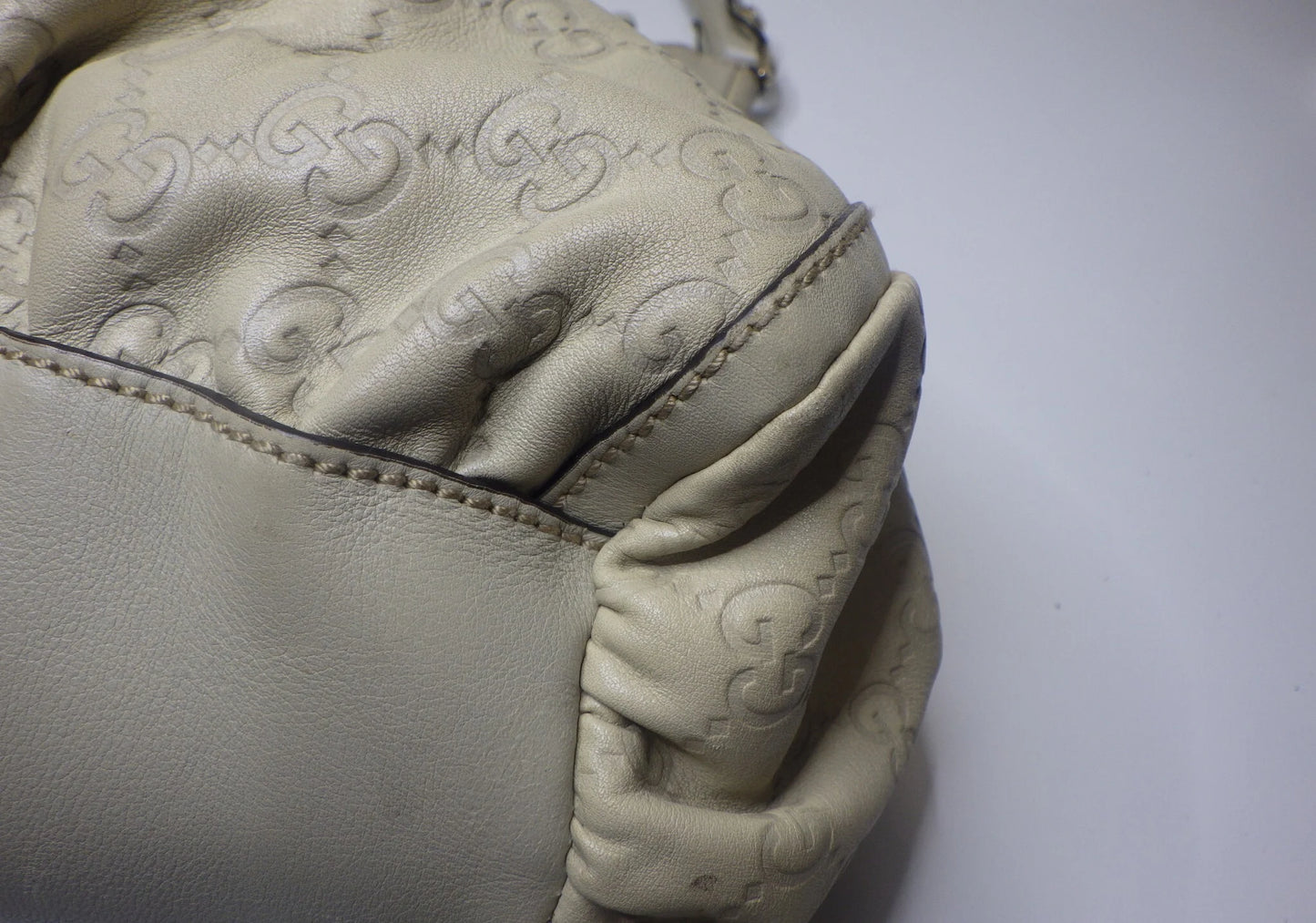 Gucci leather Abbey Line Shoulder Bag White/beige