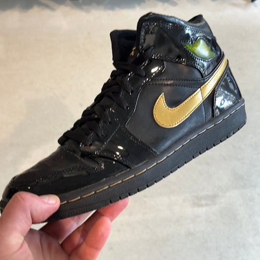 Jordan 1 Retro Black Metallic Gold 44.5